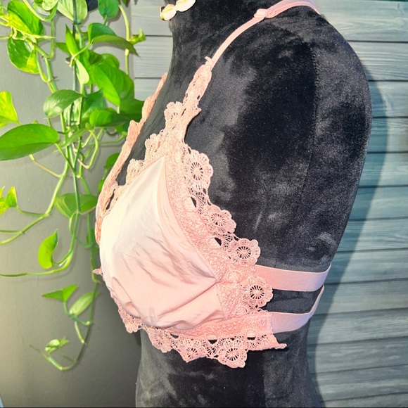 No Boundaries - Soft Pink Lace Brallette - Silky Feel! - Picture 4 of 6
